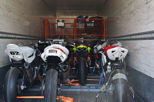 Transport véhicule moto déménagement maritime - site : https://lucas-outre-mer.fr